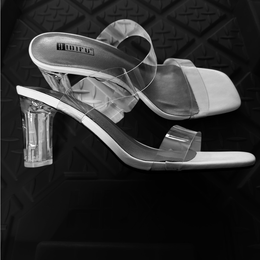 New Women’s 3.5” heels clear straps and heels. Size 9.5